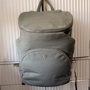 lululemon New Parent backpack diaper bag 17L - Olive